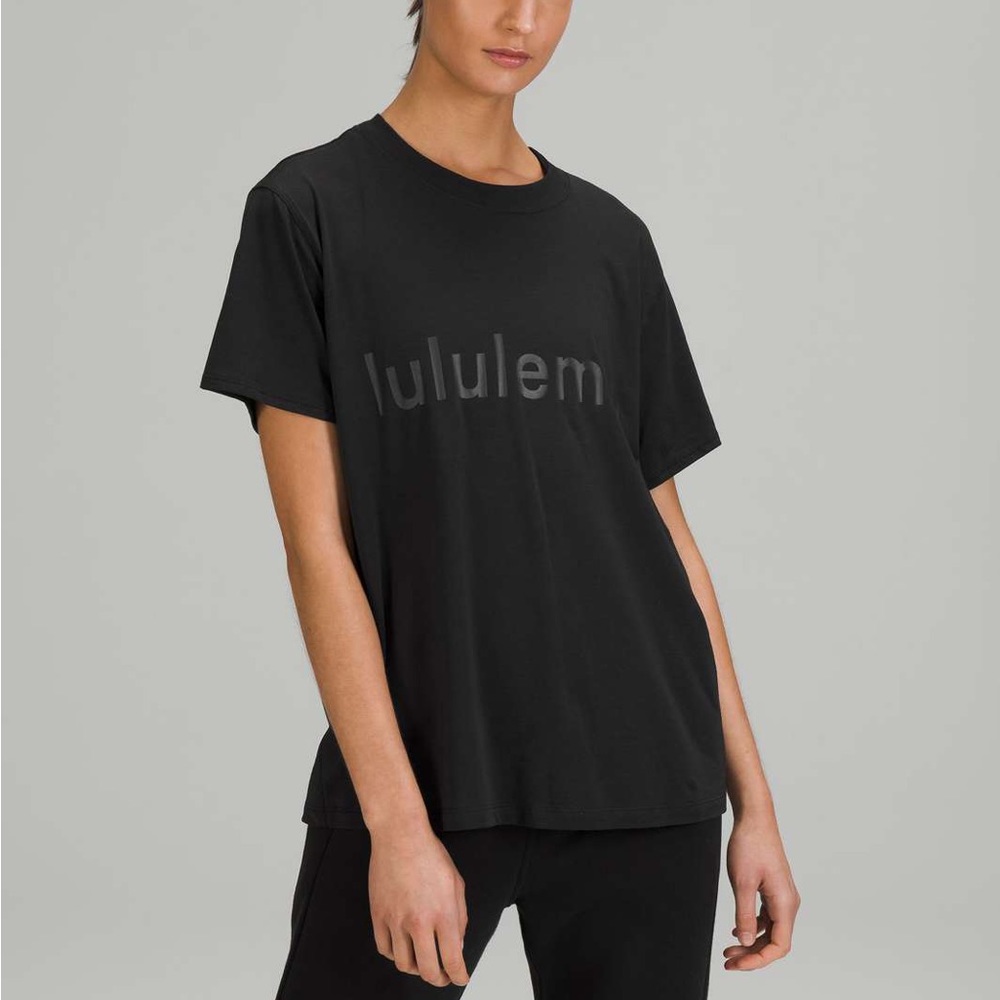 New with tags Lululemon tee